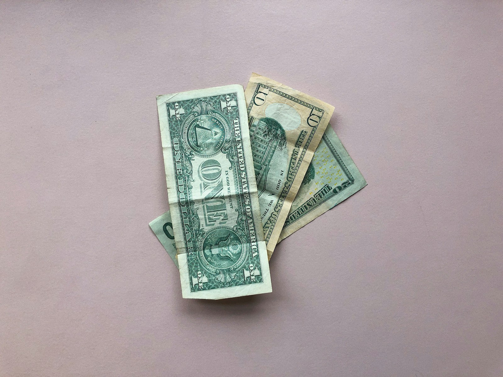 $22 an Hour Is How Much a Year? And How We Can Live on It